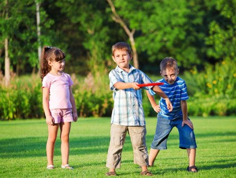 frisbee-golf GoGo Squeez Activities How to Play Frisbee Golf